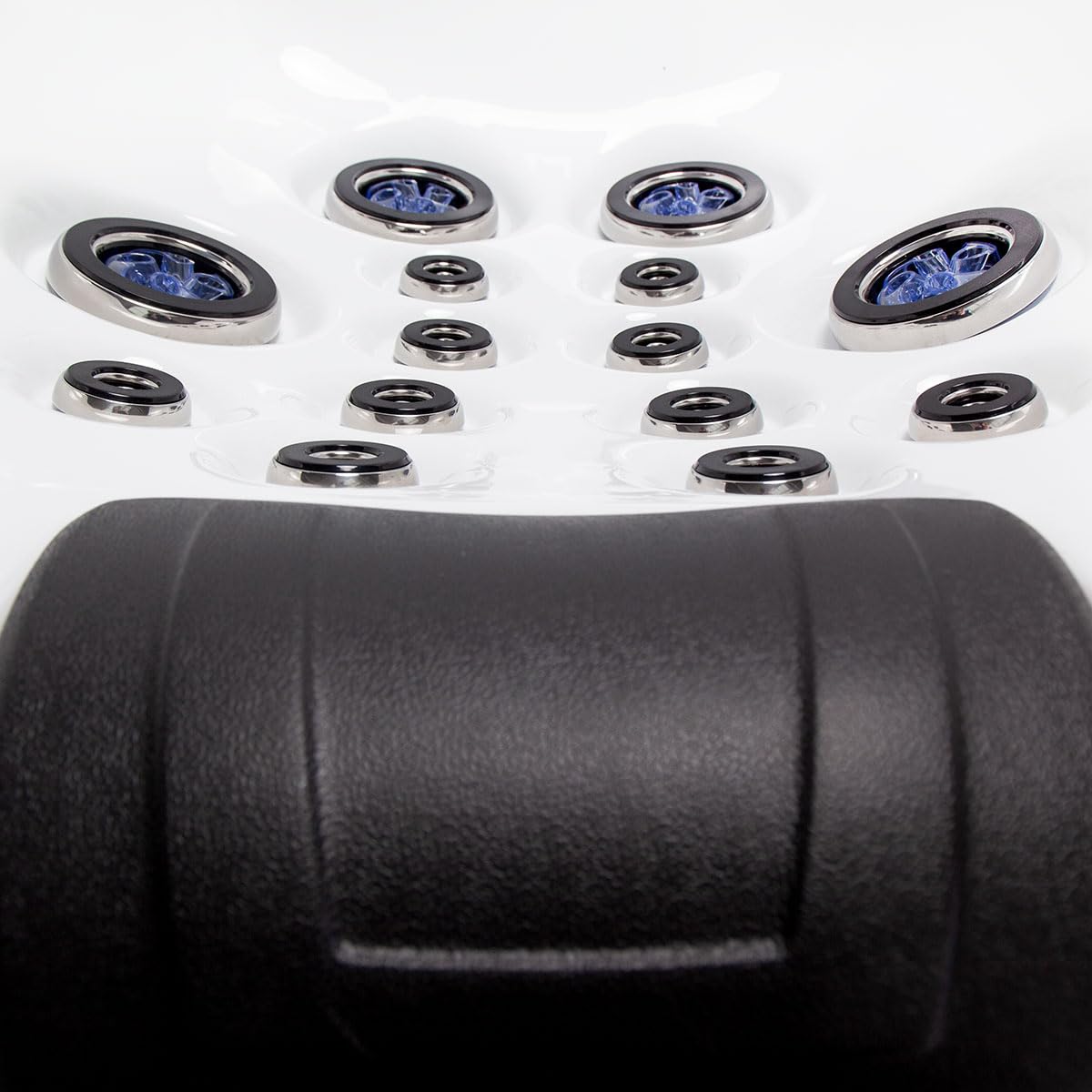 Bueno Spa Denver 6 - Person 100 - Jet Acrylic Hot Tub with New Arctic Max Insulation, Ozonator, and Cover in Ice White